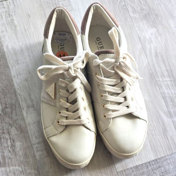Guess Cream Sneakers with Gold Accents /Size 11 - Picture 1 of 8